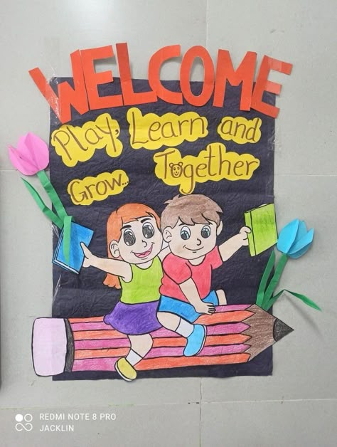 Well Come Back To School Board, Welcome In Kindergarten Decoration, Class Welcome Chart, Craft Ideas For Classroom Decoration, School Reopening Ideas, Soft Board Decoration Ideas For Kindergarten, Welcome For Classroom Door, Soft Board Ideas For Kindergarten, Softboard Ideas For Kindergarten