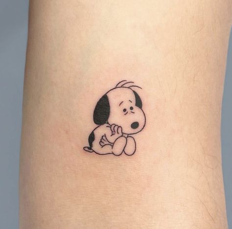 Fine Line Snoopy Tattoo, Small Snoopy Tattoo, Snoopy Tattoo Aesthetic, Snoopy Matching Tattoos, Peanuts Tattoo, Snoopy Tattoo For Women, Snoopy Tattoo Ideas, Aa Tattoos, Snoopy Tattoo