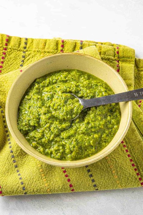 Green Curry Paste - Chili Pepper Madness Easy Curries, Green Curry Paste Recipe, Curry Paste Recipe, Thai Red Chili, Thai Green Chicken Curry, Lemongrass Paste, Green Chili Peppers, Green Curry Paste, Easy Curry