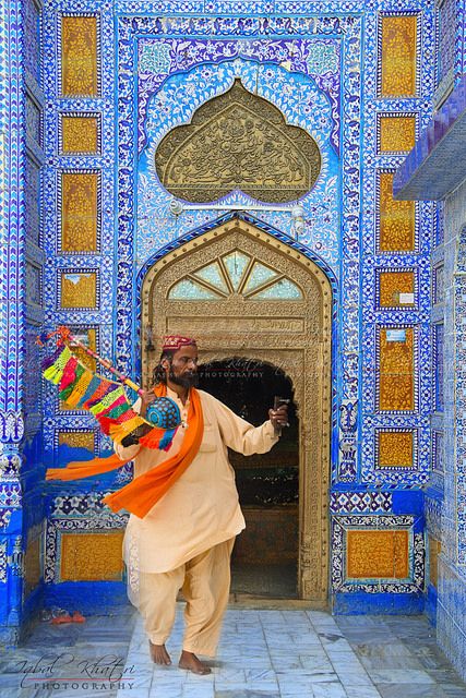 Mystic chant of devotee | Shrine of Sufi saint "Sachal Sarmast" - Sindh Pakistan Pakistani Village Aesthetic, Sufi Dance, Pakistani Music Aesthetic, Pashtun Culture Pakistan, Pakistan Sindh Culture, Moon And Star Quotes, Kashmir India, Pakistan Art, Pakistani Art