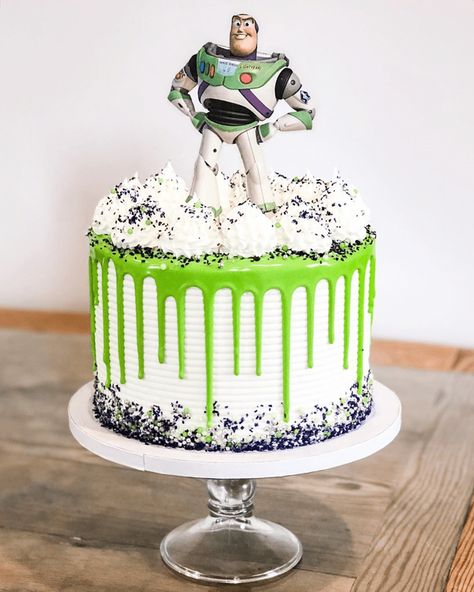 Buzz Light Year Photoshoot, Buzz Lightyear Cake Buttercream, Buzz Lightyear Themed Birthday Party, Birthday Cake Buzz Lightyear, Buzz Lightyear Smash Cake, Diy Buzz Lightyear Cake, Easy Buzz Lightyear Cake, Simple Buzz Lightyear Cake, Buzz Lightyear Third Birthday Party