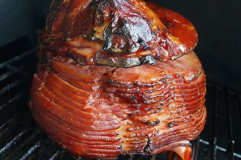 Ham On The Grill, Grilling Recipes Pork, Boiled Ham, Spiral Sliced Ham, Ham Glaze Recipe, Easter Ham, Spiral Ham, Grilled Ham, Glazed Ham