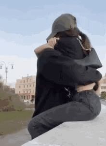 Calin Gif, Hug Gif, Cute Hug, Back Hug, Group Hug, Couple Cute, Hugging Couple, Love Gif, Cute Gif