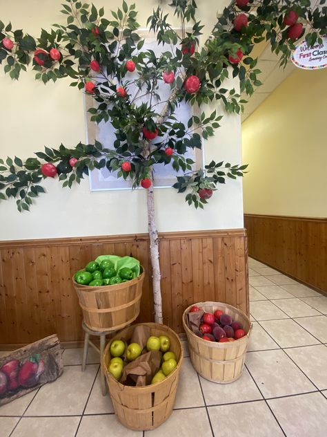 Great for BTS or Apple theme! 
branches from- https://amzn.to/3OvCVUh
styrofoam balls for kid to make apples- https://amzn.to/3OWCXpm Diy Apple Tree Decoration, Apple Tree Classroom Decoration, Apple Tree Centerpieces, Apple Orchard Decor, Apple Backdrop, Apple Theme Parties, Halloween Booth, Pageant Stage, Restaurant Window