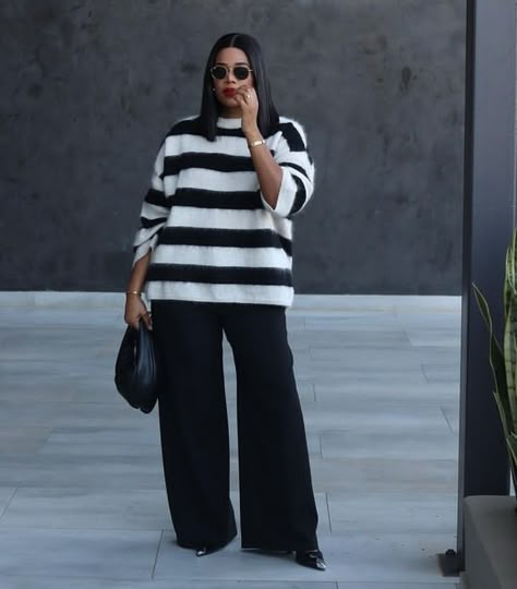 Monochrome Plus Size Fashion, Autumn Corporate Outfits Women, Wide Leg Business Casual Outfits, Black And White Plus Size Outfits, Oversized Work Outfit, 70 Degree Weather Outfit Work, Curvy Old Money Outfits, Black Pleated Pants Outfit, Black And White Shirt Outfit