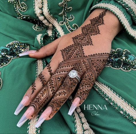 Bride Henna, Arabic Bridal Mehndi Designs, Indian Henna Designs, Moroccan Henna, Henna Style Tattoos, Jagua Henna, Floral Henna Designs, Eid Mehndi Designs, Henna Tattoo Hand