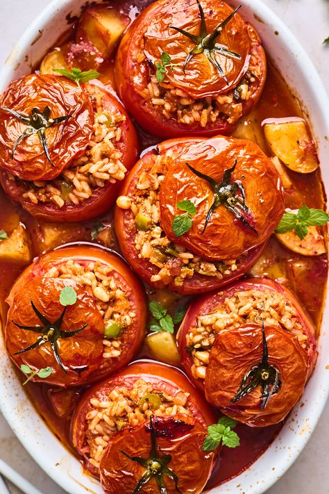 Greek Stuffed Tomatoes (Gemista/Yemista) | Olive & Mango Greek Stuffed Tomatoes, Gemista Recipe, Resepi Biskut, Greek Dinners, Stuffed Tomatoes, Greek Cooking, Greek Dishes, Mediterranean Food, Tomato Recipes