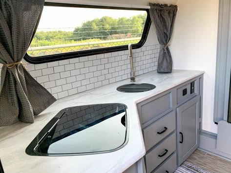 R Pod Trailer Ideas, Small Travel Trailer Remodel, Pod Camper, Small Travel Trailer, Trailer Hacks, Cozy Camper, Warm Ambient Lighting, Camper Interior Design, Small Travel Trailers