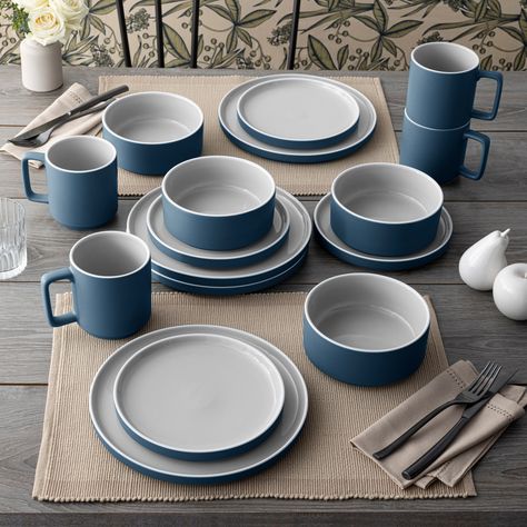 Kitchen Essentials List, Modern Tablescape, Luxury Furniture Sofa, Unique Table Settings, Blue Dishes, Furniture Sofa, Porcelain Dinnerware, Elegant Color, Place Setting