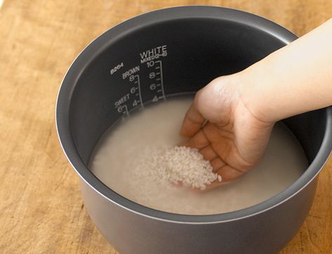 Zojirushi’s Secrets for Delicious Rice: How to Wash Rice | Zojirushi Blog Spam Fried Rice, Zojirushi Rice Cooker, Spam Recipes, Cooking Basmati Rice, Delicious Rice, Rice Cooker Recipes, Canned Meat, Asian Inspired Dishes, Cooking White Rice