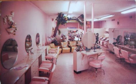 Vintage Hairdresser Aesthetic, 90s Hair Salon Aesthetic, 50s Salon Aesthetic, Vintage Beauty Salon Aesthetic, Black Hair Salon Aesthetic, Hair Salon Aesthetic, Memphis Aesthetic, Early 2000s Hair, South Gate California