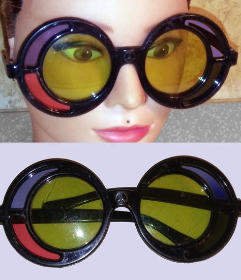 Bug Sunglasses, Fun Glasses, Funky Glasses, Hippie Culture, Retro Gadgets, Artsy Style, Cool Glasses, Stylish Glasses, Up Tattoos