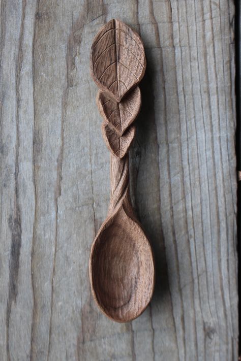 Leaf spoon carved from walnut! Carved Spoons Patterns, Wooden Spoon Carving, Hand Carved Wooden Spoons, Wood Spoon Carving, Hand Carved Spoon, Simple Wood Carving, Carved Spoons, Spoon Carving, Deco Nature