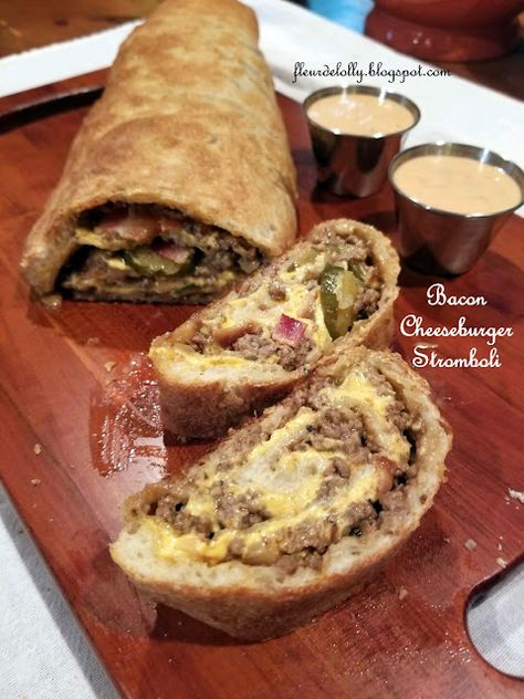 Fleur de Lolly: Bacon Cheeseburger Stromboli Ground Beef Stromboli Recipe, Hamburger Stromboli, Cheeseburger Stromboli Recipe, Cheeseburger Stromboli, Ring Recipes, Stromboli Recipes, Easy Stromboli, Stromboli Recipe Easy, Homemade Stromboli