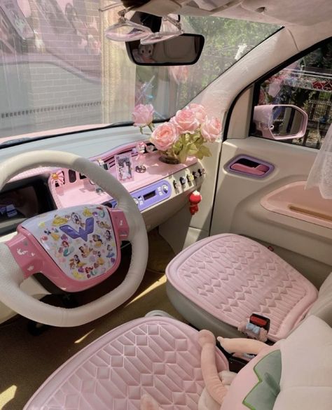 2023 Cars, Mirror Decor Ideas, Pink Car Accessories, Hello Kitty Car, Girly Car Accessories, Car Deco, Cool Car Accessories, Hanging Ideas, Aesthetic Car