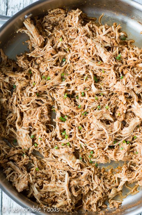 Easy Pulled Chicken, Steam Chicken Recipe, Whole30 Recipes Lunch, Pulled Chicken Tacos, Pulled Chicken Recipes, Easy Whole 30 Recipes, Avocado Salad Recipes, Boiled Chicken, Poached Chicken