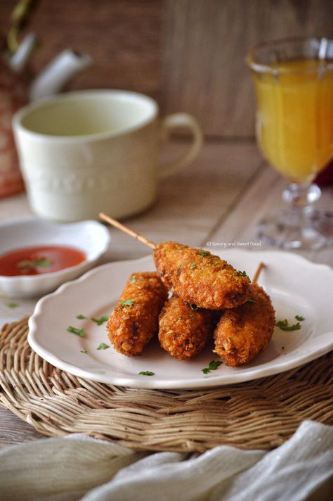 Fried Chicken Popsicles – Savory&SweetFood Chicken Popsicles, Duck Meals, Appetizers Savory, Fried Appetizers, Seekh Kebab, Game Hens, Chicken Snacks, Iftar Recipes, Kebab Recipes