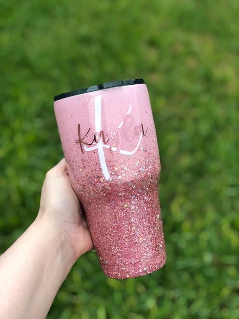 Pink Glitter Tumbler Ideas, Pink Tumbler Cup, Glitter Tumbler Ideas, Pink Glitter Tumbler, Flat Water Bottle, Starbucks Lemon, Cup With Name, Swell Bottle, Pink Tumbler