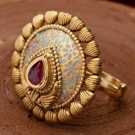 Gold Big Ring Design For Women, Antique Gold Rings For Women, Antique Gold Ring Design For Women, Big Rings Indian Gold, Jodha Ring Design Gold, Jadtar Ring, Gold Ring Design For Women, Gold Ring Indian, Antique Gold Ring