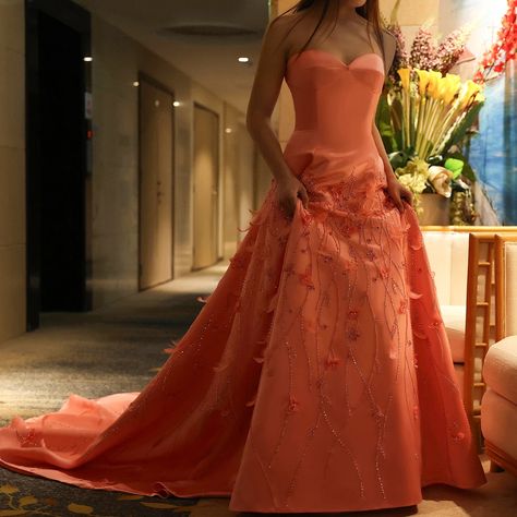 https://www.dreamyvow.com/products/dreamy-vow-luxury-feathers-dubai-coral-pink-evening-dresses-3d-flowers-sweeheart-long-women-wedding-formal-party-dress-470?_pos=1&_psq=470&_ss=e&_v=1.0 Pink Evening Dresses, Floral Evening Gown, Yellow Evening Dresses, Pink Evening Gowns, Grey Evening Dresses, Champagne Evening Dress, Gold Evening Dresses, Green Evening Dress, Pink Evening Dress