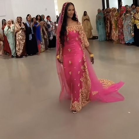 Traditional Somali Wedding Dress, Somali Wedding Dress, Somali Dirac, Dirac Somali, Somali Wedding, Muslim Women Fashion, Traditional Wear, Passover, Muslim Women