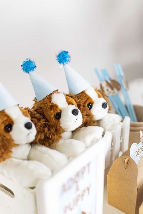 Golden Retriever Birthday Party, Dog Themed Birthday Party Ideas, Dog Adoption Party, Dog Birthday Party Ideas, Puppy Dog Birthday Party, Puppy Party Decorations, Golden Retriever Birthday, Puppy Pawty, Adopt A Puppy