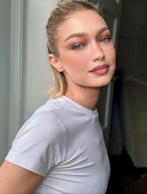 Gigi Hadid Gigi Hadid Brunette, Gigi Hadid Modeling, Divine Feminine Art, Demi Moore, Feminine Art, Gigi Hadid, Divine Feminine, Photography Poses, Photography