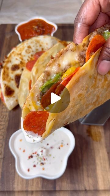 Desha Jordan on Instagram: "Pizza Tacos!! Inspired by: @cooknwitjay #tasty #foodie #reels #toptags #foodlover #mealsbydesha #pizza #tacos #bigback #snack #explore #easyrecipe #dinnerideas #goodeats" Pizza Taco, Pizza Tacos, Big Appetite, Taco Pizza, Main Meals, Mexican Food, Quick Easy Meals, Seafood Recipes, Good Eats