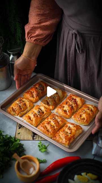 Moon Lai on Instagram: "Sardine Puff! 🥐 This puff is super crispy and incredibly easy to make! Just cook everything together, wrap it up with the puff pastry, and bake for 25 minutes! Then you can enjoy this yummy snack straight out of the oven! 😋

Recipe:
(Make 10) 
1 can mackerel or sardines 230g, remove the bones & mashed 
1 big yellow onion, chopped 
1 fresh chili, chopped 
3 garlic cloves, chopped 
1 tbsp sambal paste 
1/2 tbsp tamarind paste mix with 3 tbsp water 
Juice from 1 lime 
Salt for taste
2 boiled eggs, cut into small pieces 
10 pieces puff pastry 
1 egg yolk, lightly beaten 
Sesame seeds for topping

#sardinespuff #snack #food #recipe #reels #malaysianfoodie #asiancooking #klfoodie #tutorial #foodlover #homemade" Oven Recipe, Samosa Recipe, Cheese Pastry, Tamarind Paste, Lime Salt, Puff Recipe, Make 10, Just Cooking, Asian Cooking