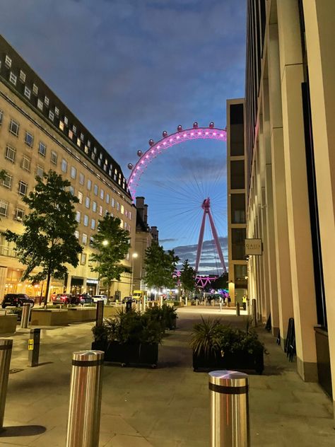 #london #londoneye #night #nighttime #aesthetic Nighttime Aesthetic, Dream City, London Eye, London Art, London Travel, Night Time, Fair Grounds, London, Paris