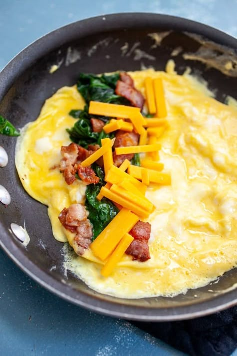 The key to this simple bacon spinach omelette is to use fresh spinach and wilt it down in the bacon grease. So good! Don't forget the cheddar cheese, obviously! macheesmo.com #omelette #brunch #easyrecipes #bacon Keto Omelette, Cheese Omelette Recipe, Bacon Omelette, Omelette Recipes, Fish Dip, Ham And Cheese Omelette, Spinach Omelette, Omelette Recipe Easy, Stuffed Chocolate Chip Cookies