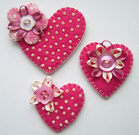 Felt Creations, Fabric Hearts, Felt Craft, Felt Heart, My Funny Valentine, Felt Brooch, Heart Crafts, 자수 디자인, Heart Brooch