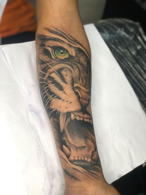 Tiger Eye Tattoo Men, Tato Tiger, Half Tiger Face Tattoo Design, Tiger Tattoo Men Forearm, Tiger Tattoo Design Men Forearm, Tiger Tatoos Men, Tiger Leg Tattoo Men, Tiger Tattoos Men, Tiger Arm Tattoo Men