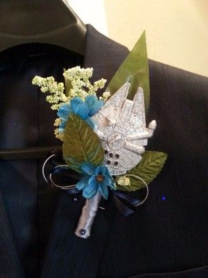 How to Have A Star Wars Wedding... Yes There Will Be Lightsabers! Star Wars Wedding Theme, Nerd Wedding, Geeky Wedding, Nerdy Wedding, Cheap Wedding Flowers, Geek Wedding, Star Wars Wedding, Beach Wedding Flowers, Wedding Chicks