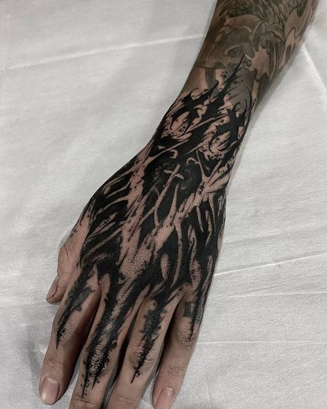 Emo Hand Tattoos, Black Out Hand Tattoo, Hand Tattoos Black, Goth Hand Tattoos, Dark Hand Tattoos, Gothic Hand Tattoo, Tattoo Main, Bleach Tattoo, Gotik Tattoo