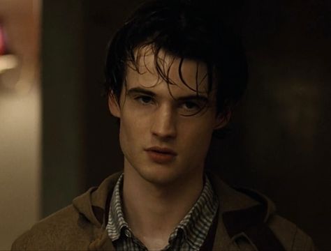 Tom Sturridge On The Road, Will Scarlet Prince Of Thieves, Tom Sturridge Aesthetic, Young Tom Sturridge, Men With Dark Hair, Tom Sturridge Sandman, Morpheus Aesthetic, The Boat That Rocked, Morpheus Sandman