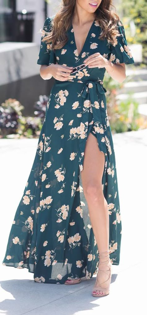 Floral kimono dress                                                                                                                                                      Más Burgundy Maxi Dress, Boho Summer Outfits, Estilo Hippie, Wedding Guest Outfit Summer, Beauty Dress, Dresses Ideas, Vestidos Vintage, Maxi Skirts, Kimono Dress