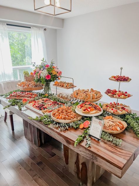 Buffet Food Table Ideas Decor, Hors D’oeuvres Table Set Up, Wedding Horderves Table, Dinner Party Grazing Table, Brunch Grazing Table Ideas Diy, Elegant Snack Table, Food Party Set Up, Wedding Food Table Display, Afternoon Tea Buffet Table