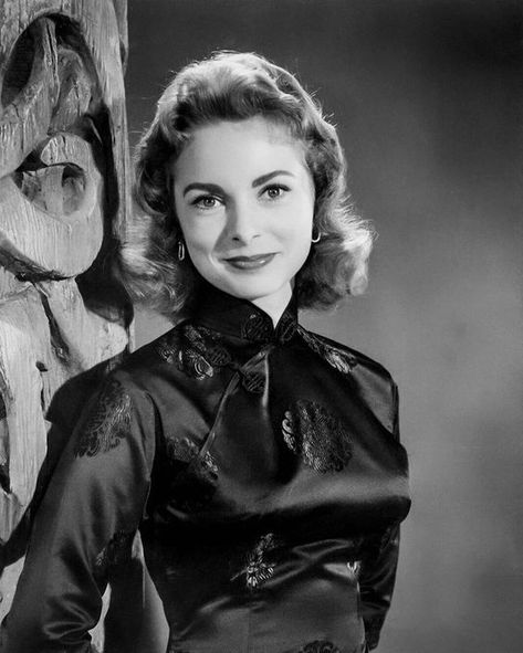 Janet Leigh Old Hollywood Movie, Black Glamour, Classic Hollywood Glamour, Janet Leigh, Rare Historical Photos, Classic Cinema, Hollywood Hair, Vintage Black Glamour, Classic Movie Stars