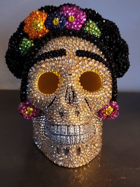 Marchina - Etsy Frida Kahlo Skull, Chula Vista California, Ceramic Skull, Vista California, Day Of Dead, Christmas Date, Sugar Skull Design, Petite Earrings, The Painter