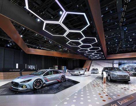 Car Showroom Interior, Car Showroom Design, Luxury Garage, Showroom Interior Design, Exhibition Stand Design, Car Showroom, Garage Lighting, Showroom Design, Garage Design