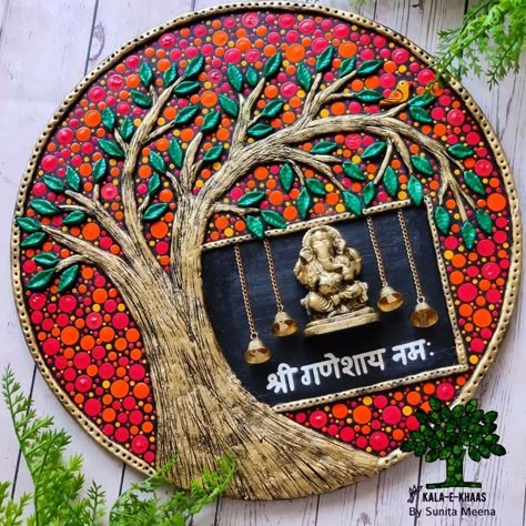 Lip Pan Art Ganesha, Radhe Krishna Lippan Art, Lippan Art Ganesha, Mouldit Clay, Lipan Art, Painted Mirror Art, Glass Painting Patterns, Wall Art Diy Paint, Lippan Art