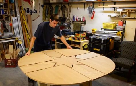 YouTuber Scott Rumschlag has created the DIY round dining table inspired from the Fletcher Capstan Table that expands on rotating its top. Diy Round Dining Table, Expanding Round Table, Capstan Table, Expandable Round Dining Table, Expanding Table, Dining Table Plans, Mod Furniture, Expandable Dining Table, Woodworking Workbench