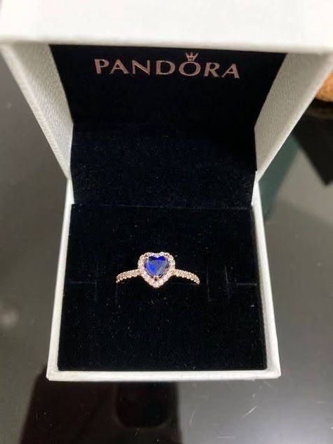 Blue Promise Ring, Pandora Bracelet Charms Ideas, Cute Promise Rings, Pandora Ring, Pandora Heart, Pretty Jewelry Necklaces, Jewelry Accessories Ideas, Pandora Rings, Pandora Bracelet Charms