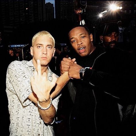 “My middle finger won't go down, how do I wave? / And this is how I'm supposed to teach kids how to behave?…” — Eminem🖕 Eminem Dr Dre, 90s Rap Aesthetic, Eminem Poster, 90s Rappers Aesthetic, The Slim Shady, 90s Rappers, Eminem Photos, Thug Style, Eminem Rap