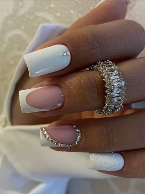 short white acrylic nails with gems Fantasy Nails, Blush Nails, Pearl Nails, Gem Nails, Girls Nails, Stick On Nails, Short Acrylic Nails, Valentine's Day Nails, Artificial Nails