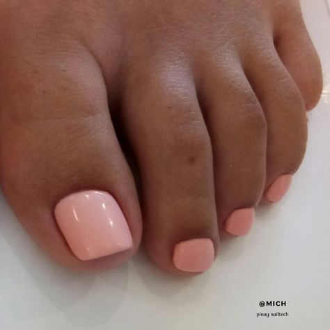 Summer nails Peach Pedicure Toenails, Peach Toenails, Shellac Toes Summer, Fun Summer Pedicure Ideas, Toenail Colors For Summer, Peach Toe Nails, Cruise Pedicure Ideas, Peach Pedicure, Summer Toenail Colors