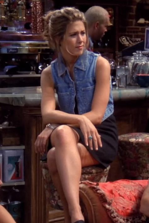 Rachel Green's Best Fashion Moments from Friends | TV Guide Friends Outfits 90s, Friends Rachel Outfits, Jean Vest Outfits, Estilo Rachel Green, Denim Vest Outfit, Rachel Green Friends, Rachel Green Style, Rachel Green Outfits, Jeans West