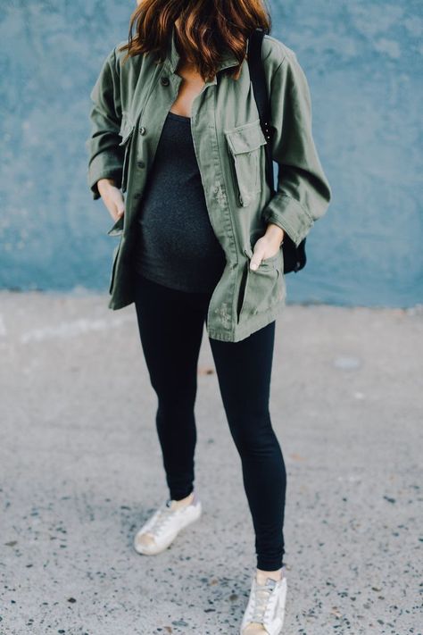 Styling tips for maternity leggings.  Be cute and comfy during pregnancy with outfits that include leggings Pregnant Outfit, Prego Outfits, Maternity Clothes Fashionable, Baby Mode, Baby Bump Style, Preggo Fashion, Cute Maternity Outfits, Stylish Maternity Outfits, Bump Style