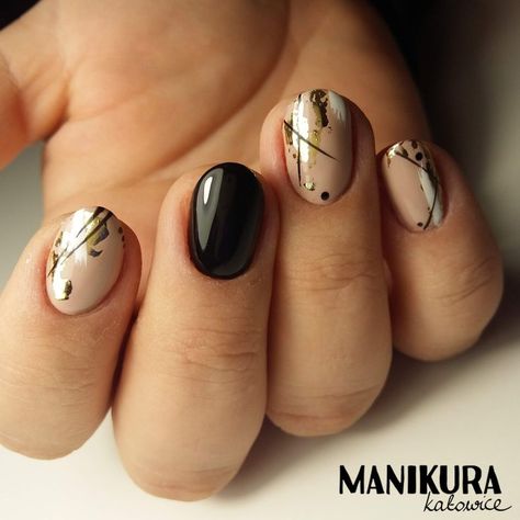 Abstract Foil Nails, Black Cream Nails, Black And Gold Manicure Ideas, White Gold And Black Nails, Black And Gold Geometric Nails, Gold White And Black Nails, Structured Gel Manicure Designs Short, Black And Gold Abstract Nails, Boho Black Nails